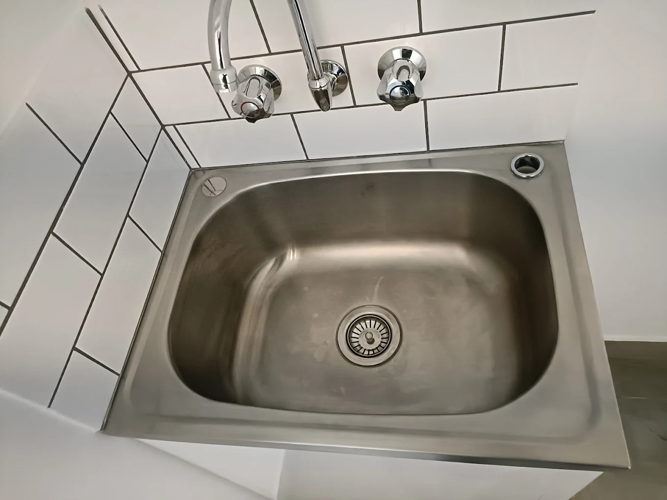 Sink Detail Clean - Prestine Bond Cleaning