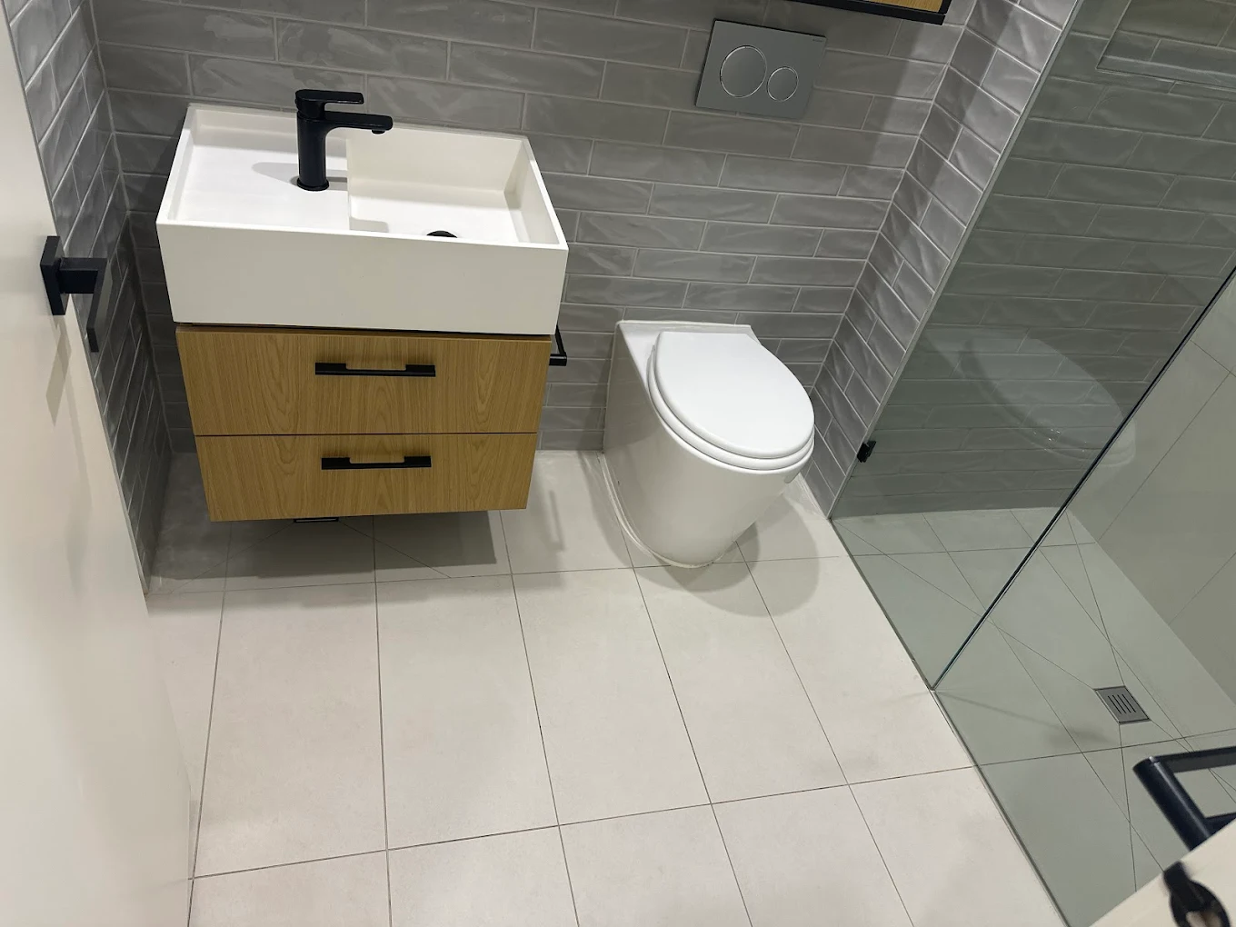Bathroom Vanity Clean - Prestine Bond Cleaning